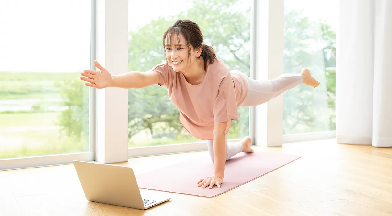オンラインヨガ（UCHIYOGA⁺）